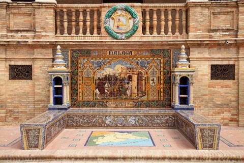 Image and a map of Malaga made of tiles in the Plaza de Espana