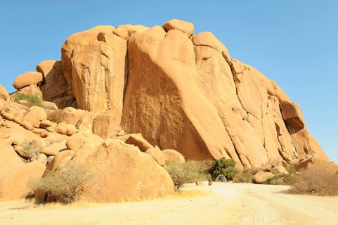 Savannah landscape with granite rocks of the Pontok Mountains