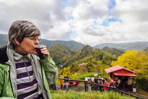 A woman enjoying a cup of Federroter