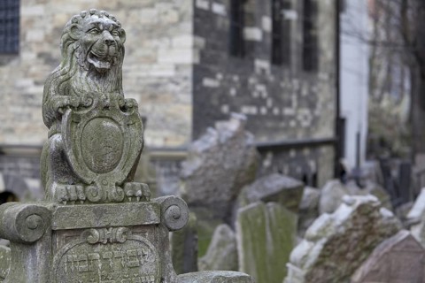 Lion of Judah sculpture on gravestone in Jewish cemetery