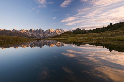 Kalkkoegel mountain range reflected in a small mountain lake