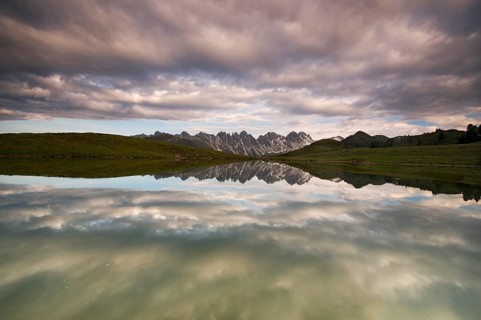 Kalkkoegel mountain range reflected in a small lake