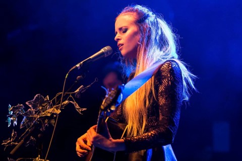 British folk-pop singer Kyla La Grange performing live in the Schueuer concert hall