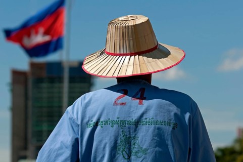 Rickshaw driver wearing a straw hat