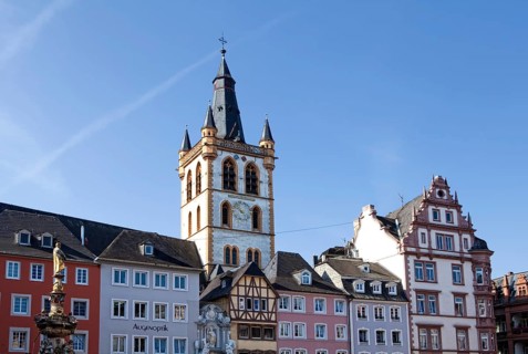 Church of St. Gangolf on Hauptmarkt square