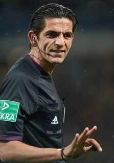 Referee Deniz Aytekin