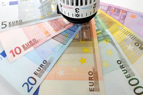 Radiator valve with euro banknotes