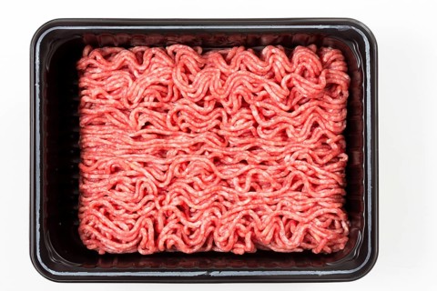 Minced meat in plastic tray.