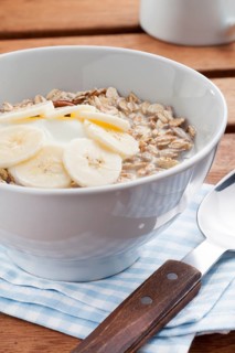 Muesli with yoghurt and banana