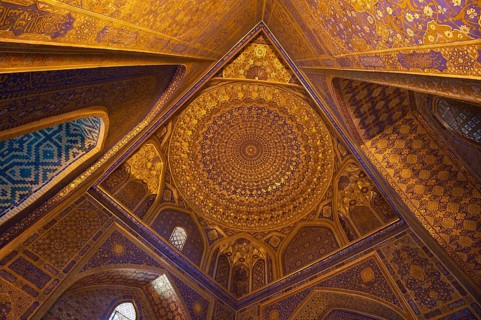 Ceiling decorated in gold
