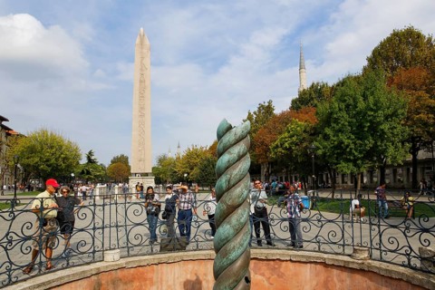 Serpentine Column