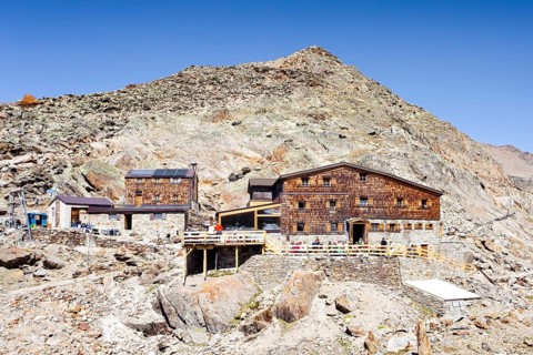 Hikers at Similaunhuette mountain shelter