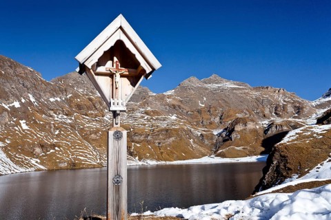 Wayside cross at Lake Wilden See