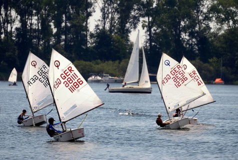 Dinghy sailing for children