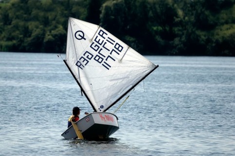 Dinghy sailing for children