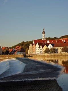 Lechwehr weir in front of the old town
