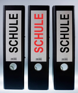 Three file folders labeled 'Schule'