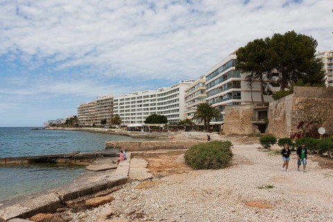 Hotel complexes along the bay of Santa Ponsa