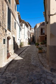 Alleyway in the mountain village of Estellencs