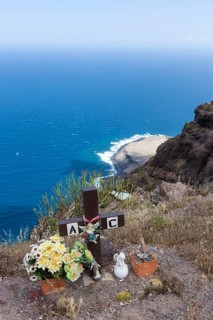 Commemorative cross in remembrance of a person who fell down the cliffs