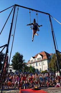 The third Brueckensensationen street theatre festival