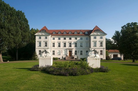 Main facade and grounds of Schloss Wedendorf Castle