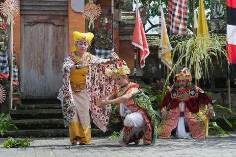 Dancers performing a Barong dance