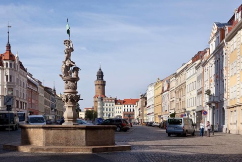 Obermarkt square with Georgsbrunnen well and Reichenbacher Turm tower