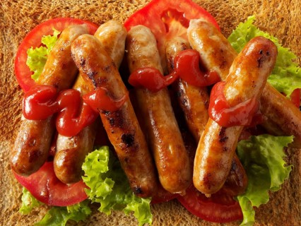 Traditional chipolatta pork sausages with tomato ketchup