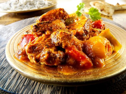 Char grilled chicken Jalfrezi with rice and naan bread