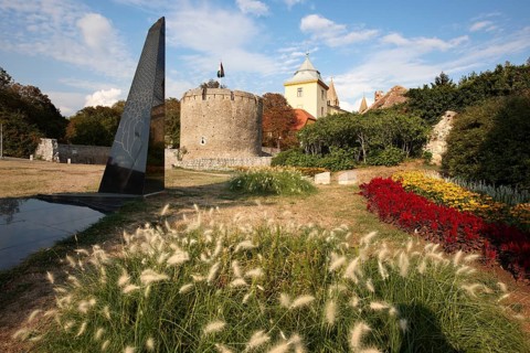 War monument in front of the Medieval Gate Tower of the Bishop's Castle