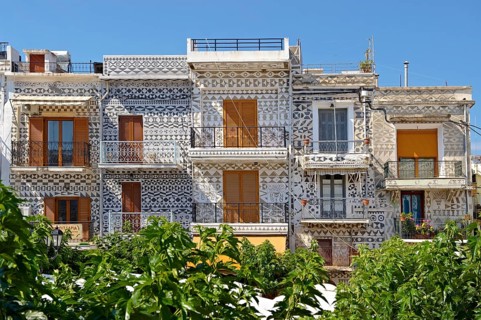 Xysta on the houses of the main square of Pygri
