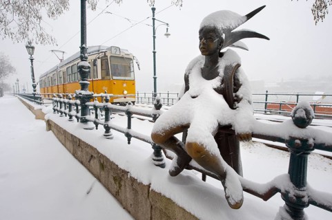 Bronze statue on the Danube Bank in the snow
