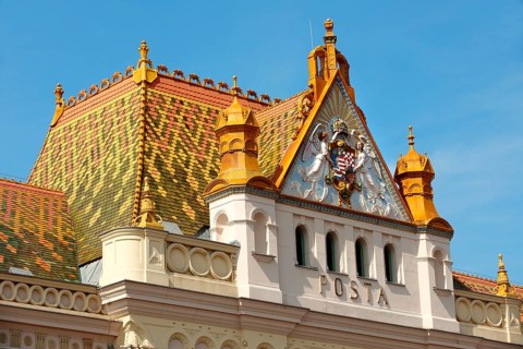 Zsolnay ornamentation on the Posta post building