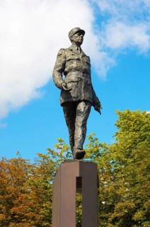 Statue of Charles de Gaulle