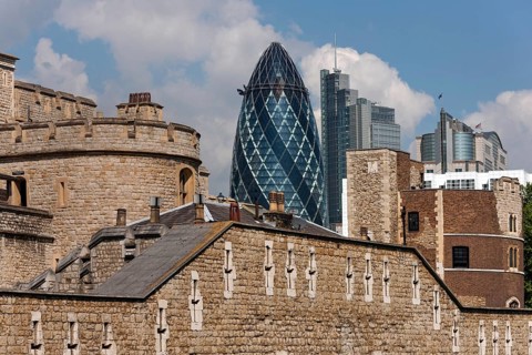 Tower of London in front of the Swiss Re Tower
