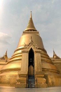 Entrance of Phra Sri Rattana Chedi