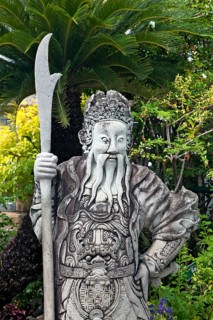 Stone guardian at Wat Pho