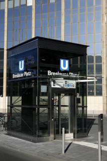 Lift at the underground station Breslauer Platz
