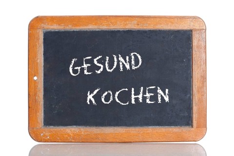 Old school blackboard with the term GESUND KOCHEN