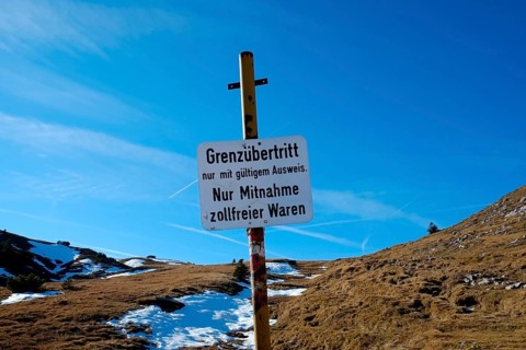 Border sign between Bavaria and Austria
