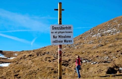 Border sign between Bavaria and Austria