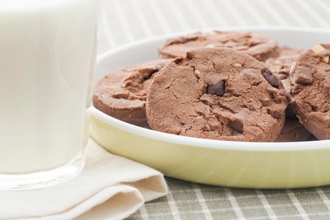Chocolate chip cookies and a glass of milk