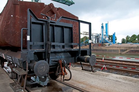 Open bucket car