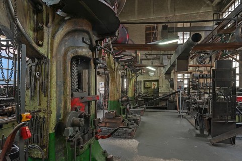 Drop forge with screw presses
