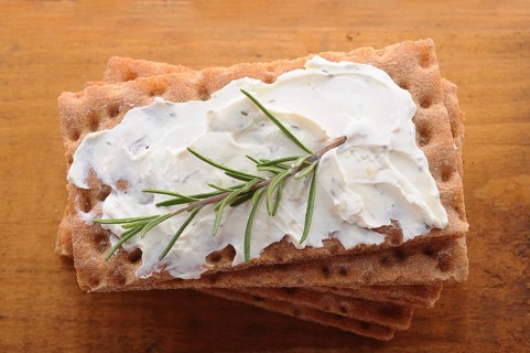 Crispbread with cream cheese