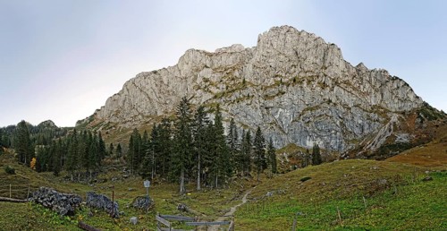 Benediktenwand ridge at the Tutzing hut Benediktbeuern