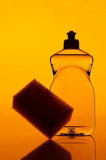 Cleaning agent with a sponge