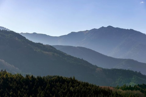 View to wooded mountains at the Nakasendo road