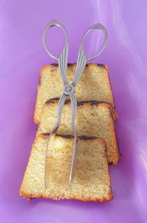 Slices of ring cake with cake tongs